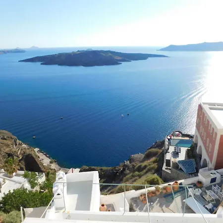 Thira Sun Bed & Breakfast *